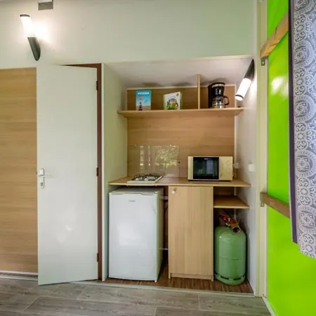 Zecamping 4 Etoiles Avec Piscine Couverte - Proche Biscarrosse キャンプ場