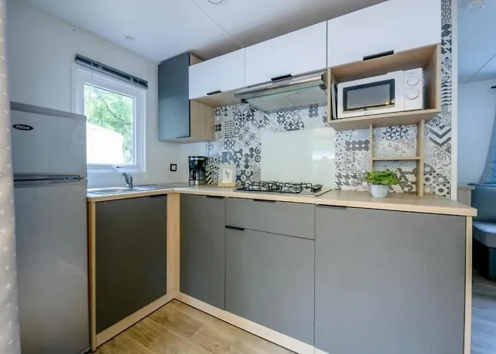 Кемпинг Zecamping 4 Etoiles Piscine Couverte Locatif Tv Clim 34M2