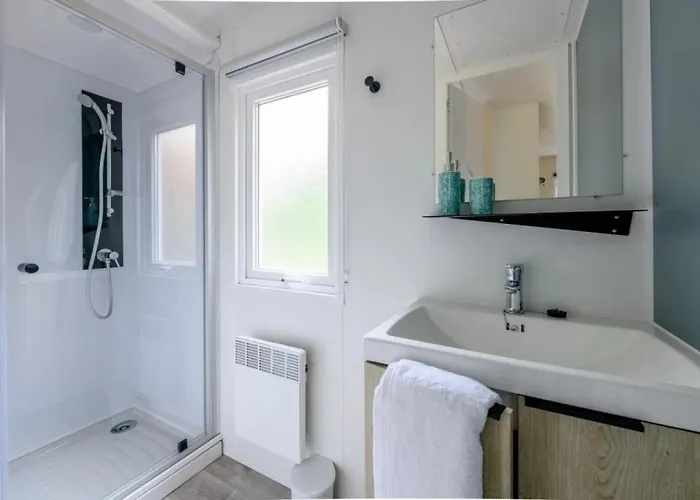 Zecamping 4 Etoiles Piscine Couverte Locatif Tv Clim 34M2 *