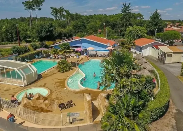 Zecamping 4 Etoiles Piscine Couverte Locatif Tv Clim 34M2 * Паранти-ан-Борн