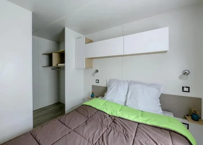 Zecamping 4 Etoiles Piscine Couverte Locatif Tv Clim 34M2 Кемпинг Паранти-ан-Борн